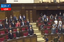 Armenia’s National Assembly pays tribute to the memory of Charles Aznavour with a minute of silence