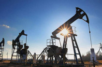 Oil falls on oversupply worries despite Iran sanctions