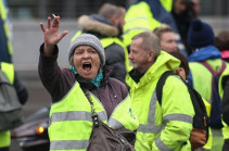 France fuel protests: PM Philippe suspends fuel tax rise