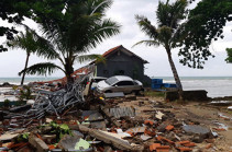 Tsunami kills at least 373 in Indonesia: official