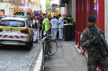 France Lyon: Police appeal after parcel bomb attack hurts 13