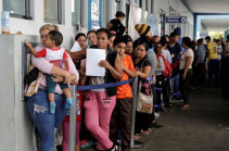 Venezuela crisis: Migrants dash to cross Peru border