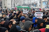 В Бишкеке митингующие потребовали отставки глав силовых ведомств (Видео)