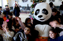 Sweet presents from Grand Candy to children on New Year eve (video)