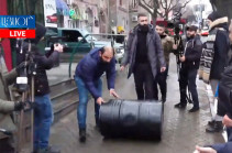 Adekvad unity members bring oil containers to President’s residence, try to start negotiations with Armen Sarkissian