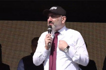 Armenia’s PM urges people in Jermuk to respect the revolution and the government