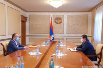 Artsakh president meets ex-DM Seyran Ohanyan, discusses security issues