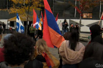 Armenian Montrealers protest in front of Montreal City Hall