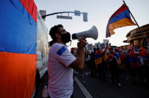 Armenians march in Miami Beach to condemn Azerbaijan, demand Artsakh independence