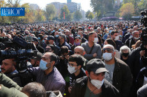 Demonstrators now head to Armenia’s parliament building demanding convene special session to remove Nikol Pashinyan from power