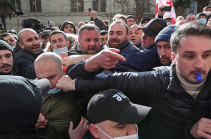 Грузинская оппозиция обвиняет власти в разгроме офиса партии Саакашвили