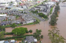 Australia floods: Thousands evacuated as downpours worsen