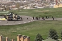 MOD staff evacuated from the building on helicopter (video)