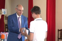 182 hearing aids and 2 buses by benefactor Mikayel Vardanyan for students of Special Educational Complex (Video)