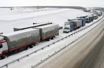 Верхний Ларс закрыт: на российской стороне скопилось 350 грузовиков