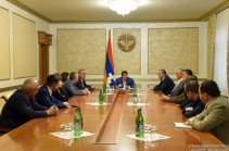 Արայիկ Հարությունյանը հանդիպել է «Ազատ հայրենիք-ՔՄԴ» խորհրդարանական խմբակցության անդամների հետ