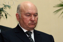 Luzhkov’s choice: to step down or be fired by President