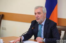 Առաջին անգամ չի պարոն Փաշինյանը հնչեցնում սահմանին զորքերի հայելային տեղաշարժի մասին, որն այդպես էլ մնացել է անպատասխան. Քոչարյան