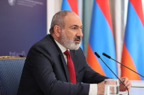 Ասում ենք՝ բա ո՞ւր է մեր դիվանագիտությունը. մեր դիվանագիտությունը մի զբոսայգում իշաոտնուկ դրած, վրան նստած է՝ դրոշն էլ վերևը կախած. վարչապետ