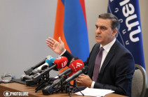 Արցախից Հայաստան բռնի տեղահանվելիս եղել են դեպքեր, երբ մարդկանց ձեռքից վերցրել են իրենց խաչերը՝ կոտրել. Թաթոյան