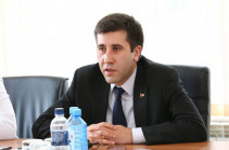 Փաստաբան Վարազդատ Հարությունյանին ոստիկանները բռնել են և տեղափոխում են Մասիվի բաժին․ Ռուբեն Մելիքյան