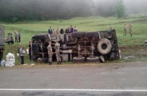 В Тавуше армейский грузовик протаранил рейсовый микроавтобус: есть шесть пострадавших