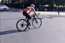Никол Пашинян покатался на велосипеде по Лондону (Видео)