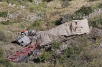 Խոշոր ավտովթար՝ Տիգրանաշենի ոլորանում. իրանական բեռնատարը հայտնվել է ձորում