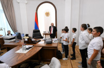 Փաշինյանը 4-րդ դասարանցիներին հրավիրել է իր աշխատասենյակ