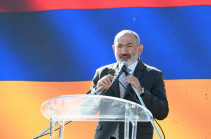 Արտակարգ իրավիճակ` Զեյթունում. քաղաքացին խնձոր կամ նման իր է նետել Փաշինյանի ուղղությամբ (Տեսանյութ)