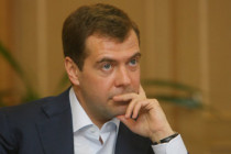 Medvedev keeps Russia guessing on next presidential election