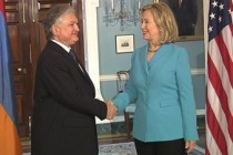 Edward Nalbandian, Hillary Clinton discuss NK conflict