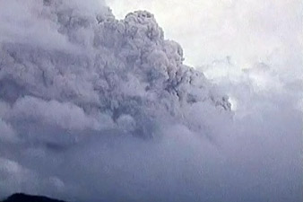 Chile volcano: Ash cloud grounds more flights