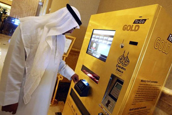 First gold vending machine 'Gold to Go' in Britain 