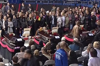 Russians pay last respects to ice hockey players