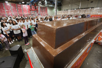 American company creates world's biggest chocolate bar 