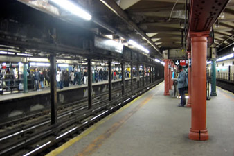 Mobile-phone service at New York subway