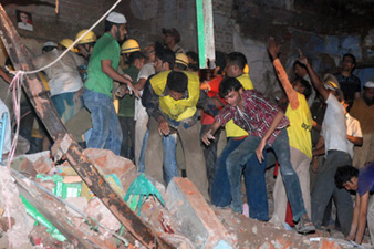 7 killed as residential building crumbles in Old Delhi