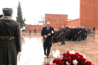 B.Sahakyan laid flowers to monument of natural disaster victims