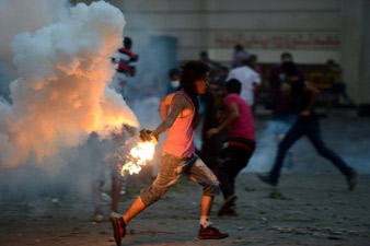 New clashes outside U.S. Embassy in Cairo