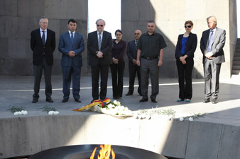 Bundestag vice-president visits Tsitsernakaberd