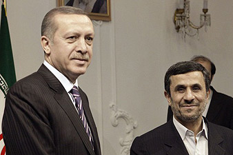 Erdogan, Ahmadinejad meet in Baku