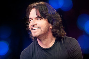 Yanni выступит с концертами в Ереване 