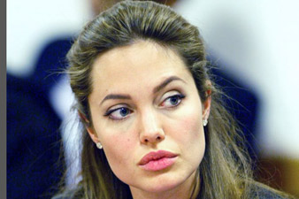 Angelina Jolie's aunt dies of breast cancer 