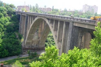 Policemen prevent suicide attempt in Yerevan 