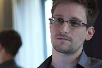 Snowden surfaces, plans to seek temporary asylum in Russia