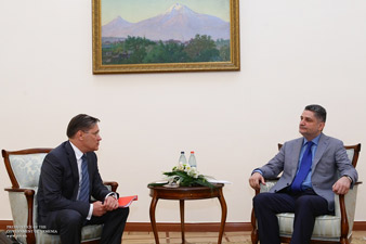 Armenian prime minister receives Alexei Likhachev 