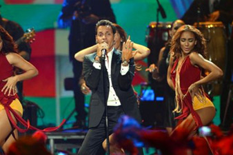 Anthony Hits The 'Premios Juventud 2013' Stage After Racist Twitter Bashing