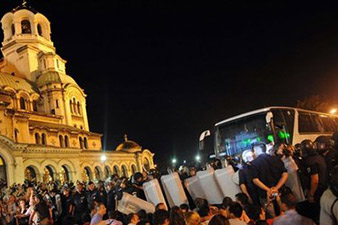 Bulgaria protesters block parliament in Sofia unrest