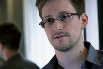 Fugitive Snowden's hopes of leaving Moscow airport dashed